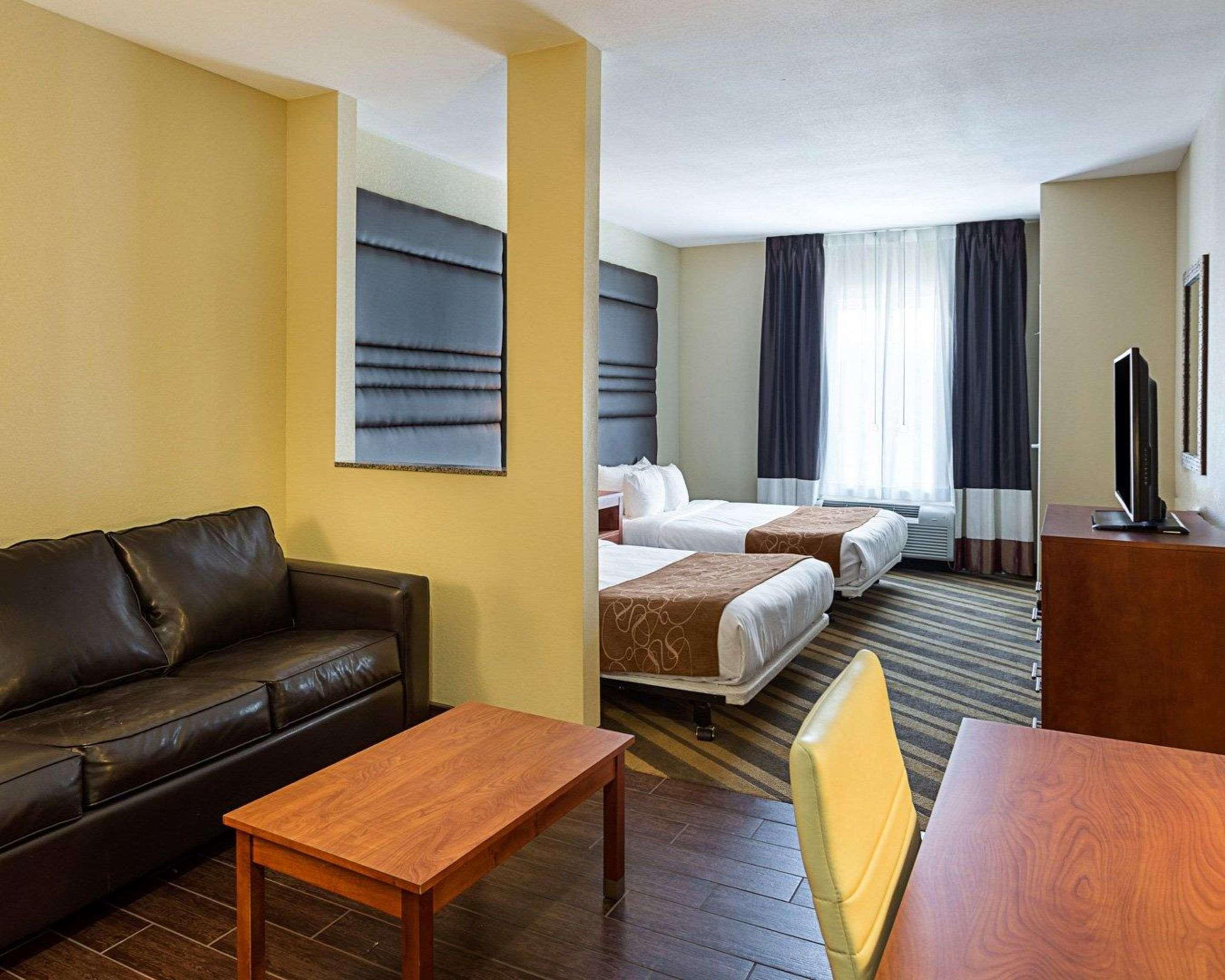 Comfort Suites Near Tanger Outlet Mall Гонзалес Экстерьер фото