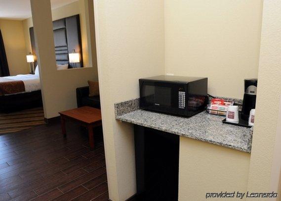 Comfort Suites Near Tanger Outlet Mall Гонзалес Экстерьер фото