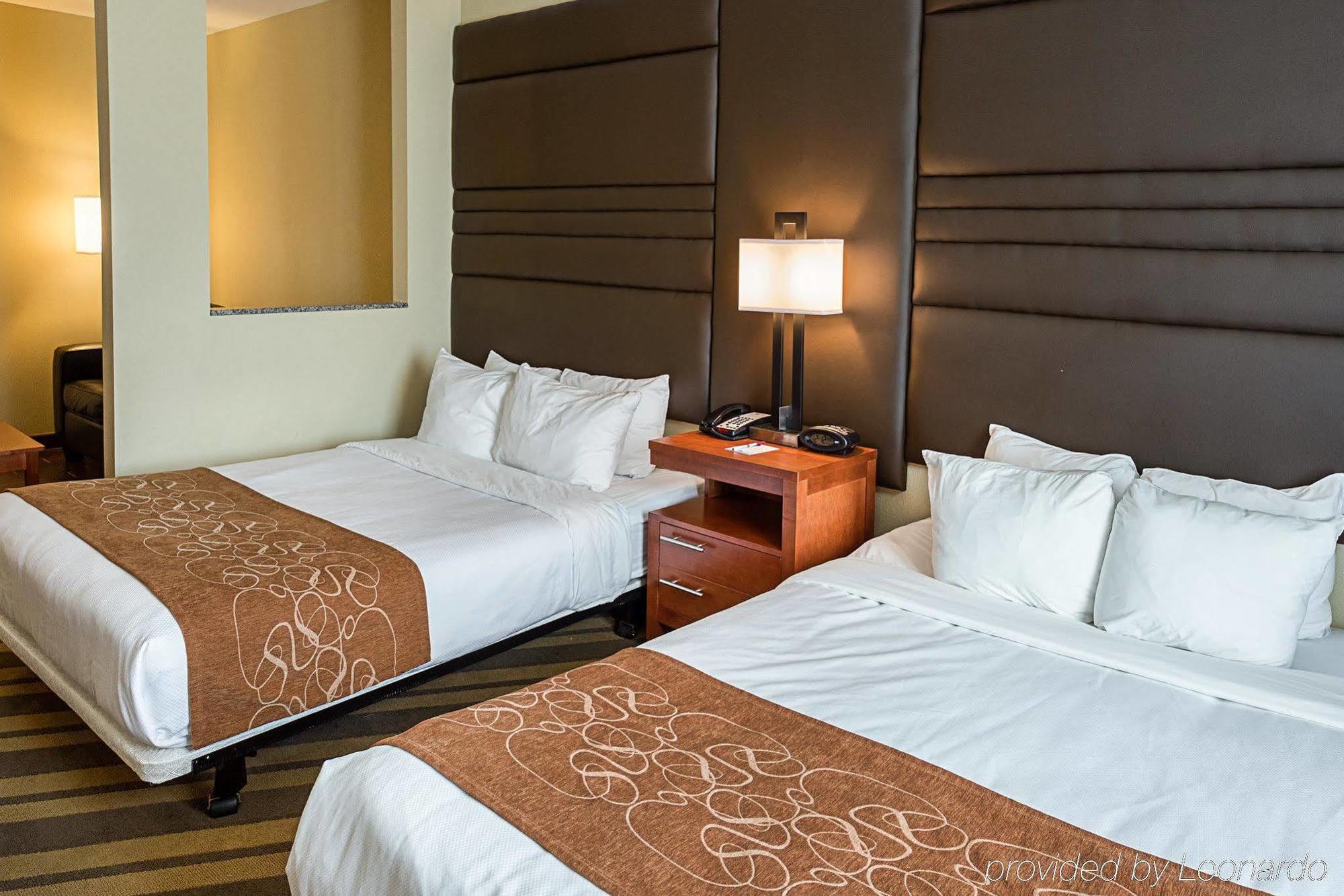 Comfort Suites Near Tanger Outlet Mall Гонзалес Экстерьер фото